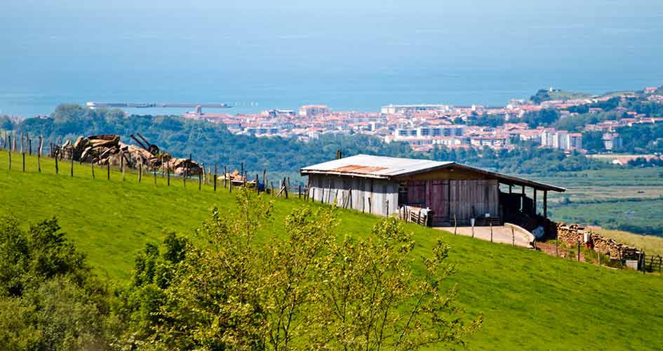 visiter le pays basque depuis le camping